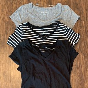 3 Liz Lange Maternity T-shirt’s